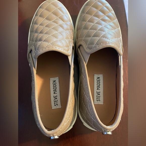 Steve Madden Ecentrcq slip on sneakers Cream Tan Size 7 - Picture 2 of 7